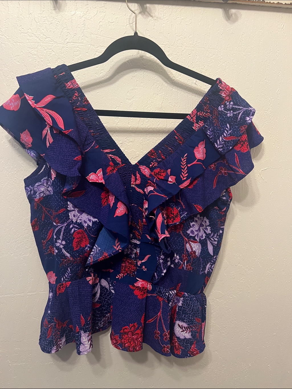Sofia By Sofia Vergara Navy Floral Ruffle V-Neck Top With Pink Accents